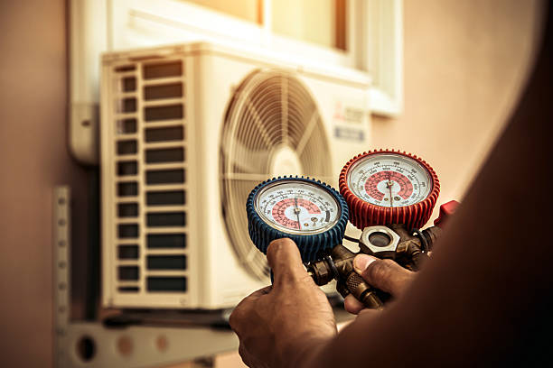 Professional Hvac technician working in Roundhill, KY